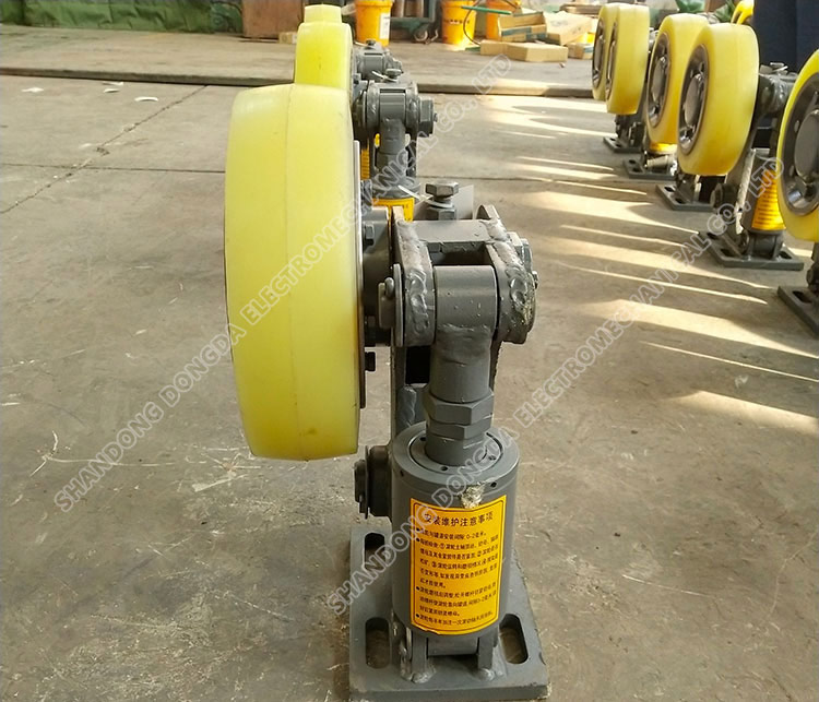 L20 roller can ear